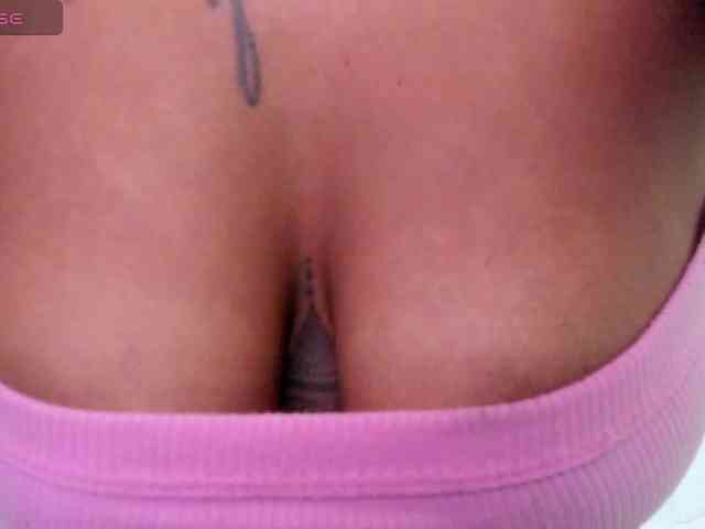 Lexxiiross Live Webcam on BongaCams