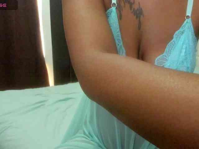 Lexxiiross webcam