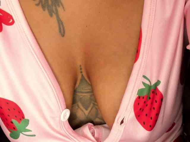 Lexxiiross webcam
