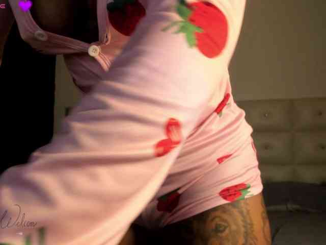 Lexxiiross webcam