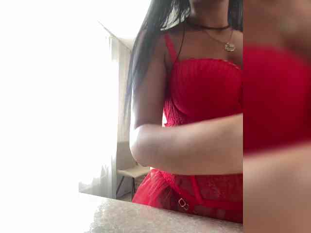 AriaPeach webcam