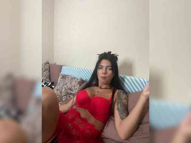AriaPeach webcam