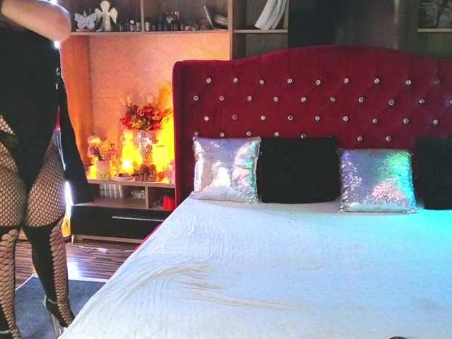 CandyBigbooty live cam profile