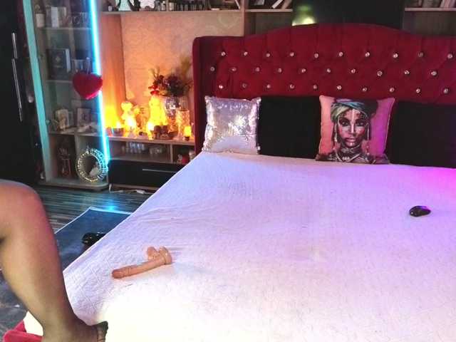 CandyBigbooty's BongaCams show and profile