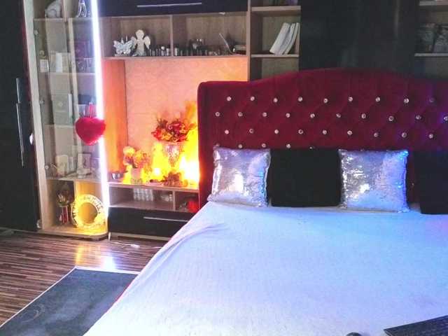 le modèle CandyBigbooty est en webcam porno dans un show sur le site bongacams, il possède les tags suivants: White/Caucasian,Blonde,Shaved