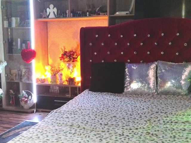 CandyBigbooty's BongaCams show and profile