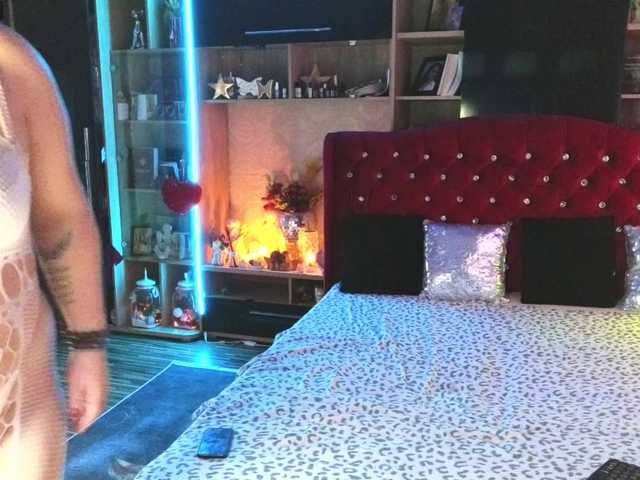 CandyBigbooty's BongaCams show and profile