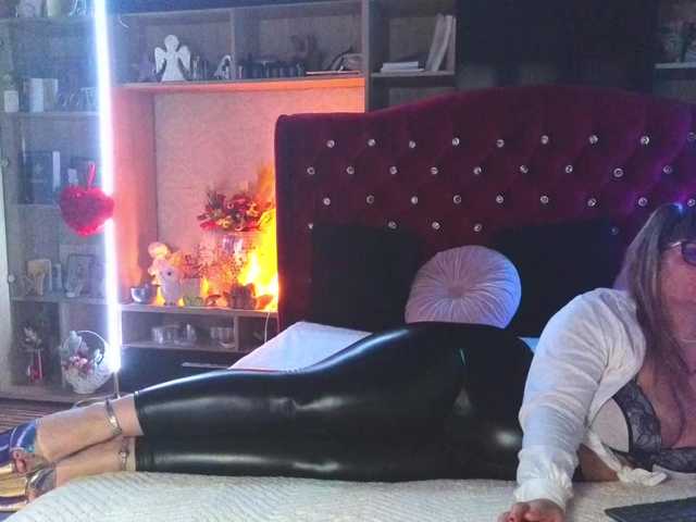 CandyBigbooty's BongaCams show and profile