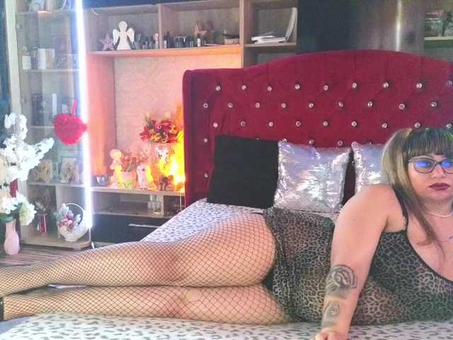 CandyBigbooty's BongaCams show and profile