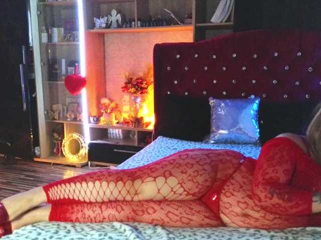 CandyBigbooty's BongaCams show and profile