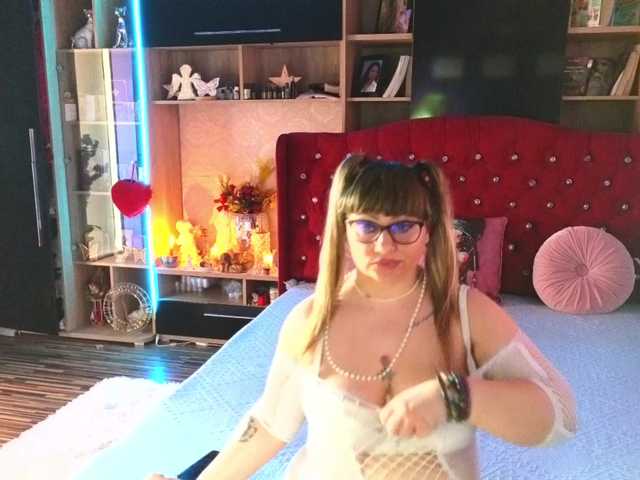 CandyBigbooty's BongaCams show and profile