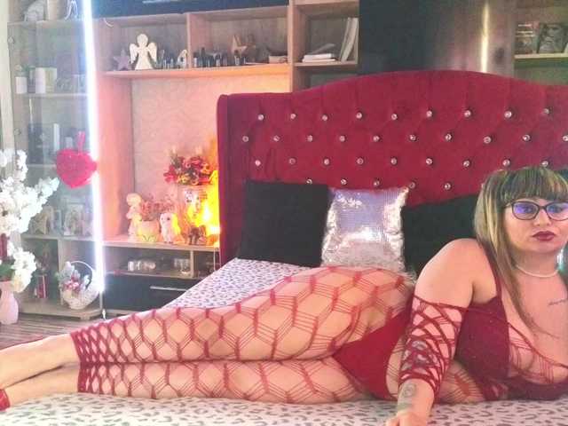 CandyBigbooty's BongaCams show and profile