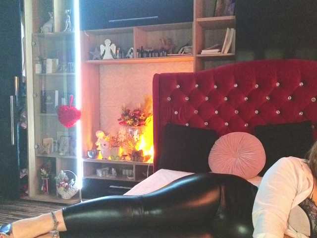 CandyBigbooty's BongaCams show and profile