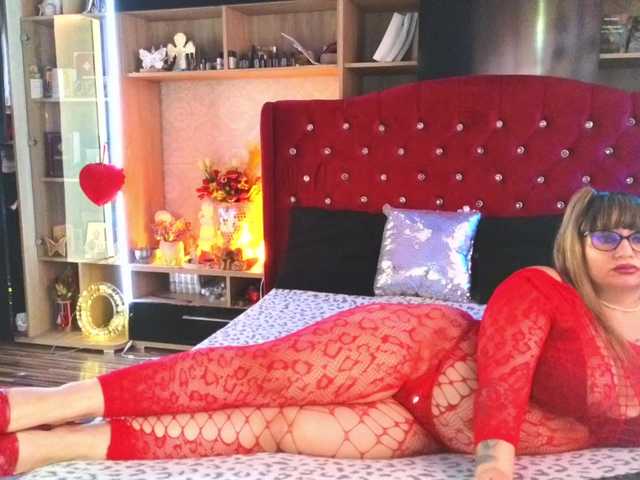 CandyBigbooty's BongaCams show and profile