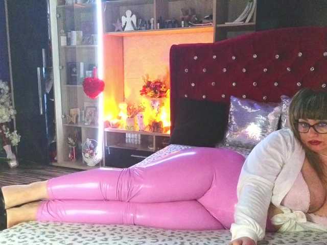 CandyBigbooty's BongaCams show and profile