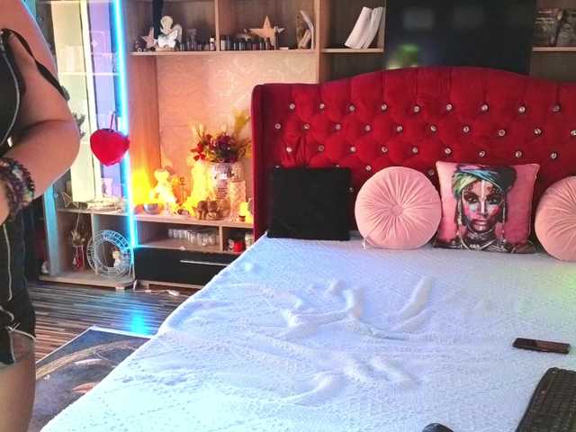 CandyBigbooty's BongaCams show and profile