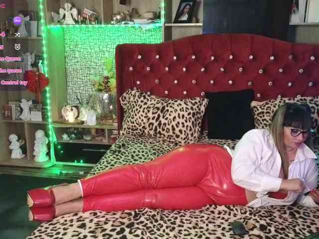 CandyBigbooty webcam