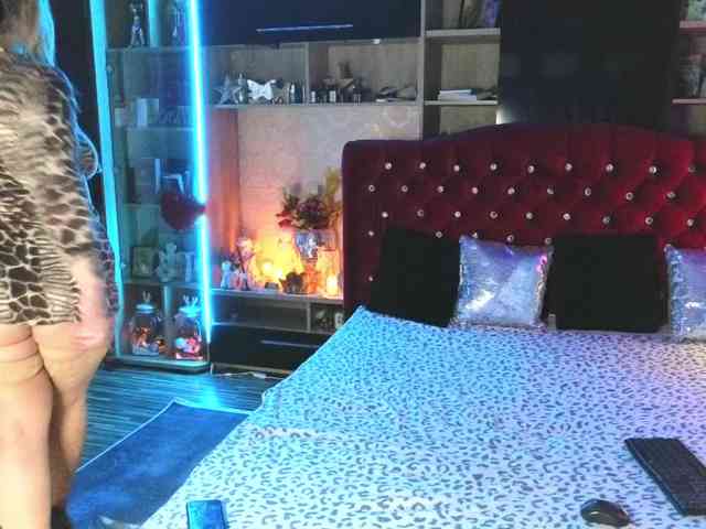 CandyBigbooty webcam