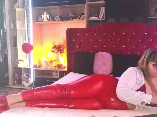 CandyBigbooty webcam