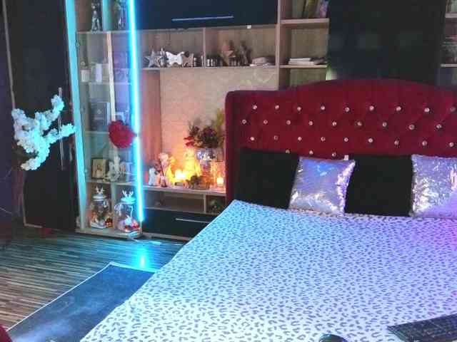 CandyBigbooty webcam