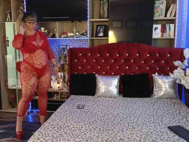 CandyBigbooty webcam
