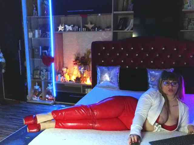 CandyBigbooty webcam