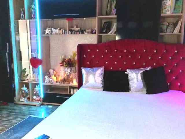 CandyBigbooty webcam