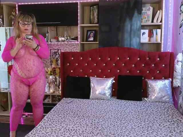 CandyBigbooty webcam