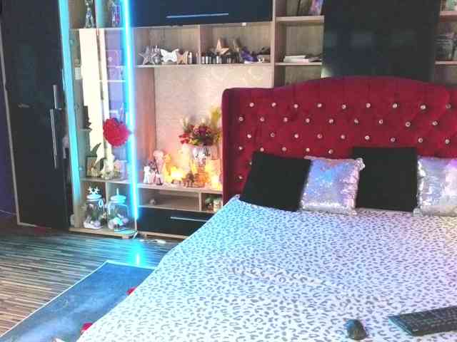 CandyBigbooty webcam