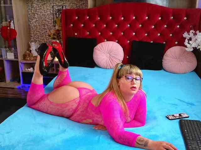 CandyBigbooty webcam