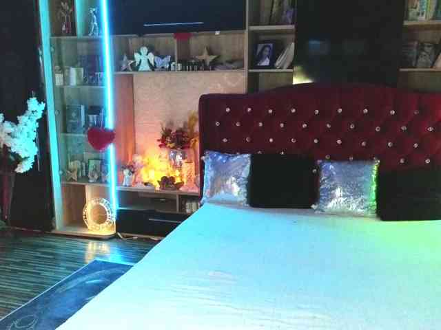 CandyBigbooty webcam