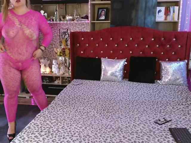 CandyBigbooty webcam