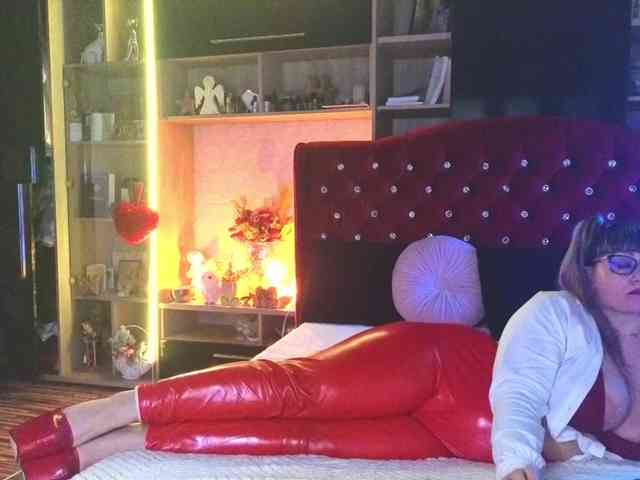 CandyBigbooty webcam