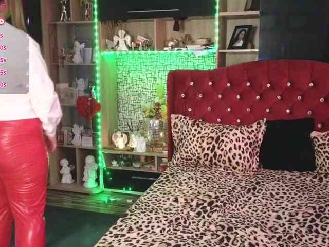 CandyBigbooty webcam