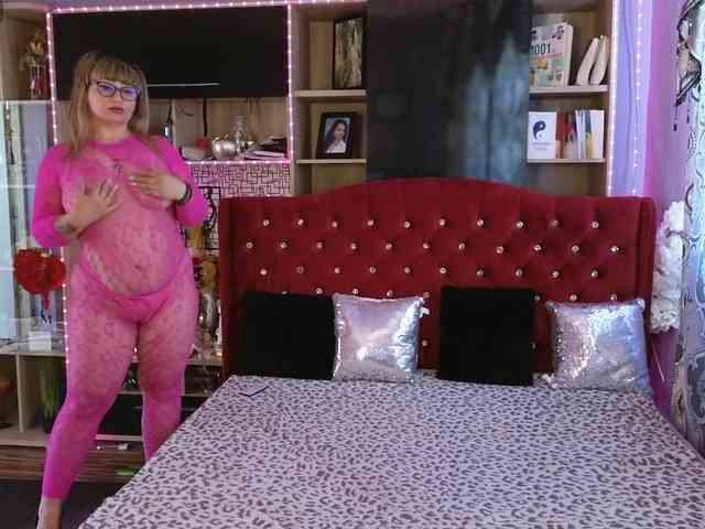 CandyBigbooty webcam