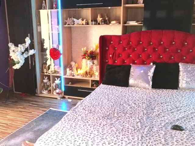 CandyBigbooty webcam