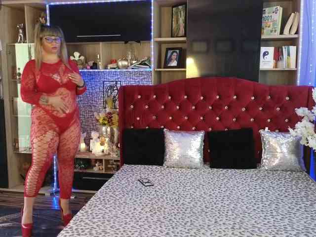 CandyBigbooty webcam