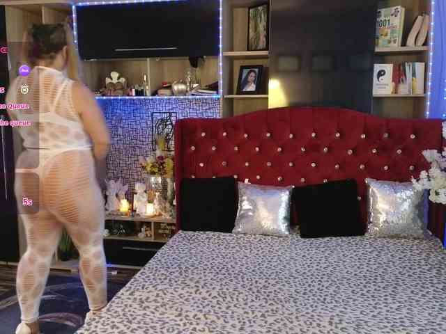 CandyBigbooty webcam
