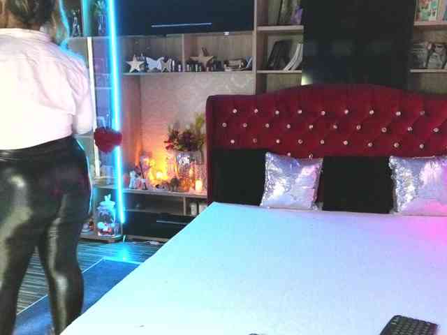 CandyBigbooty webcam