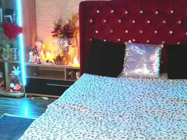 CandyBigbooty webcam