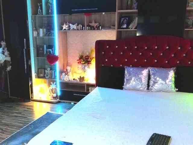 CandyBigbooty webcam