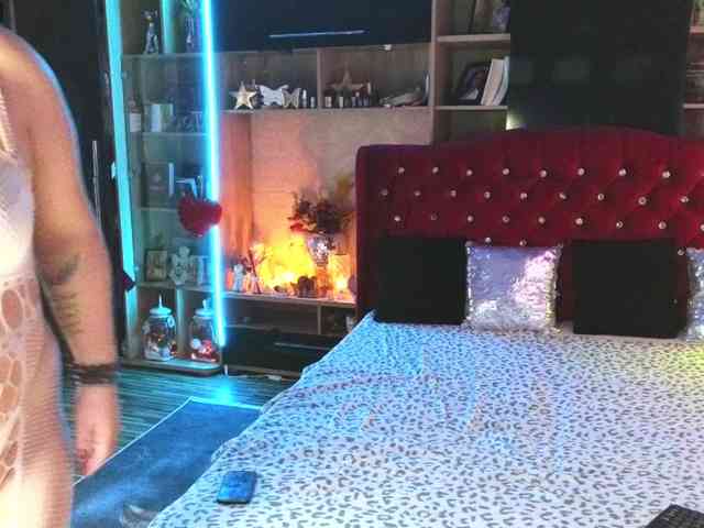 CandyBigbooty webcam