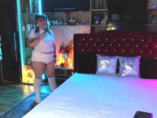 CandyBigbooty webcam