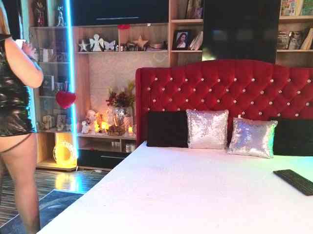 CandyBigbooty webcam