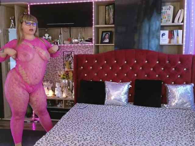 CandyBigbooty webcam