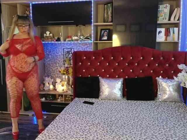 CandyBigbooty webcam