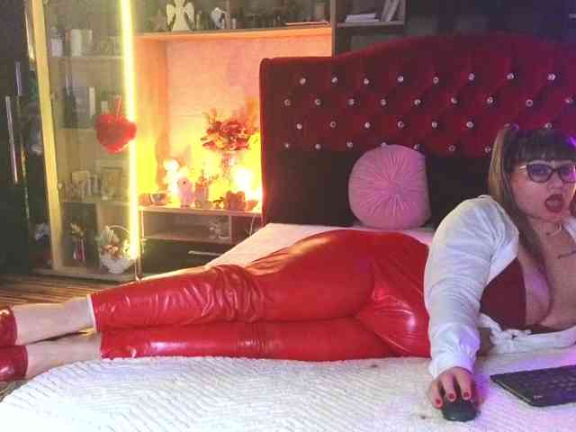 CandyBigbooty webcam