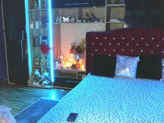 CandyBigbooty webcam