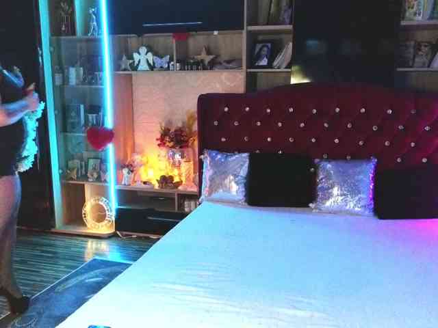 CandyBigbooty webcam