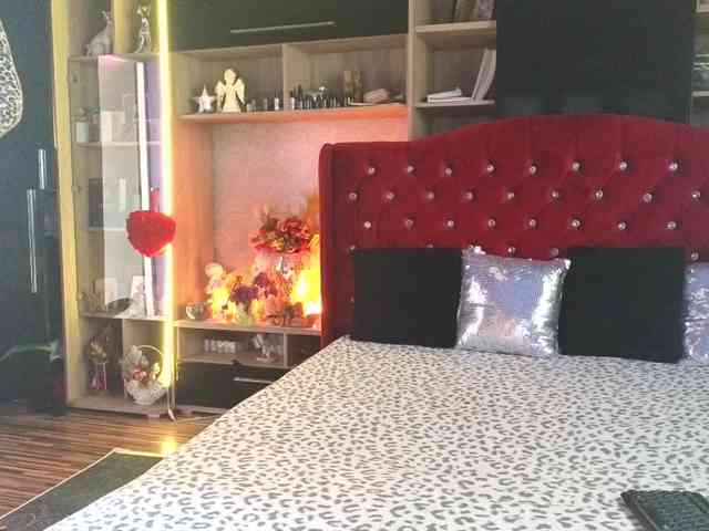 CandyBigbooty webcam